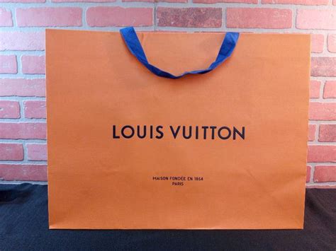 louis vuitton paper shopping bag